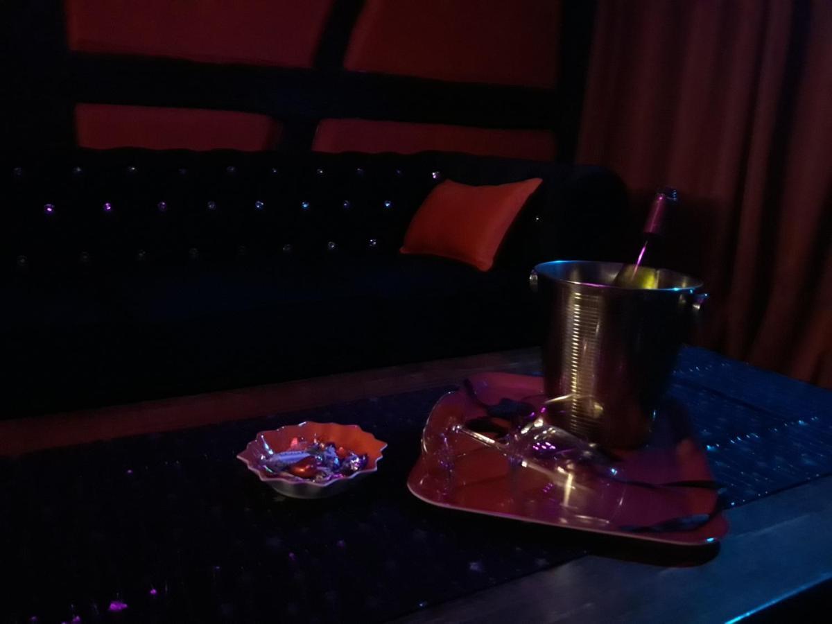 Love Room Le Rouge Et Noir Barr Buitenkant foto