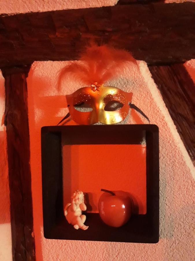 Love Room Le Rouge Et Noir Barr Buitenkant foto